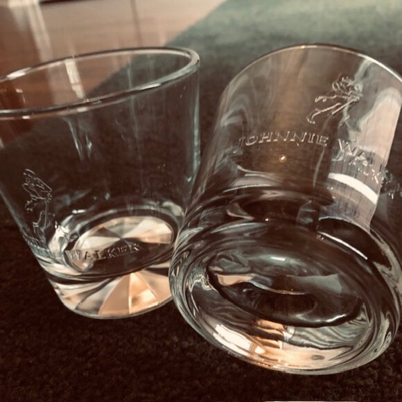 2 Johnnie Walker Whisky Rocks Glasses with Embossed details and prism bottoms - Picture 10 of 16
